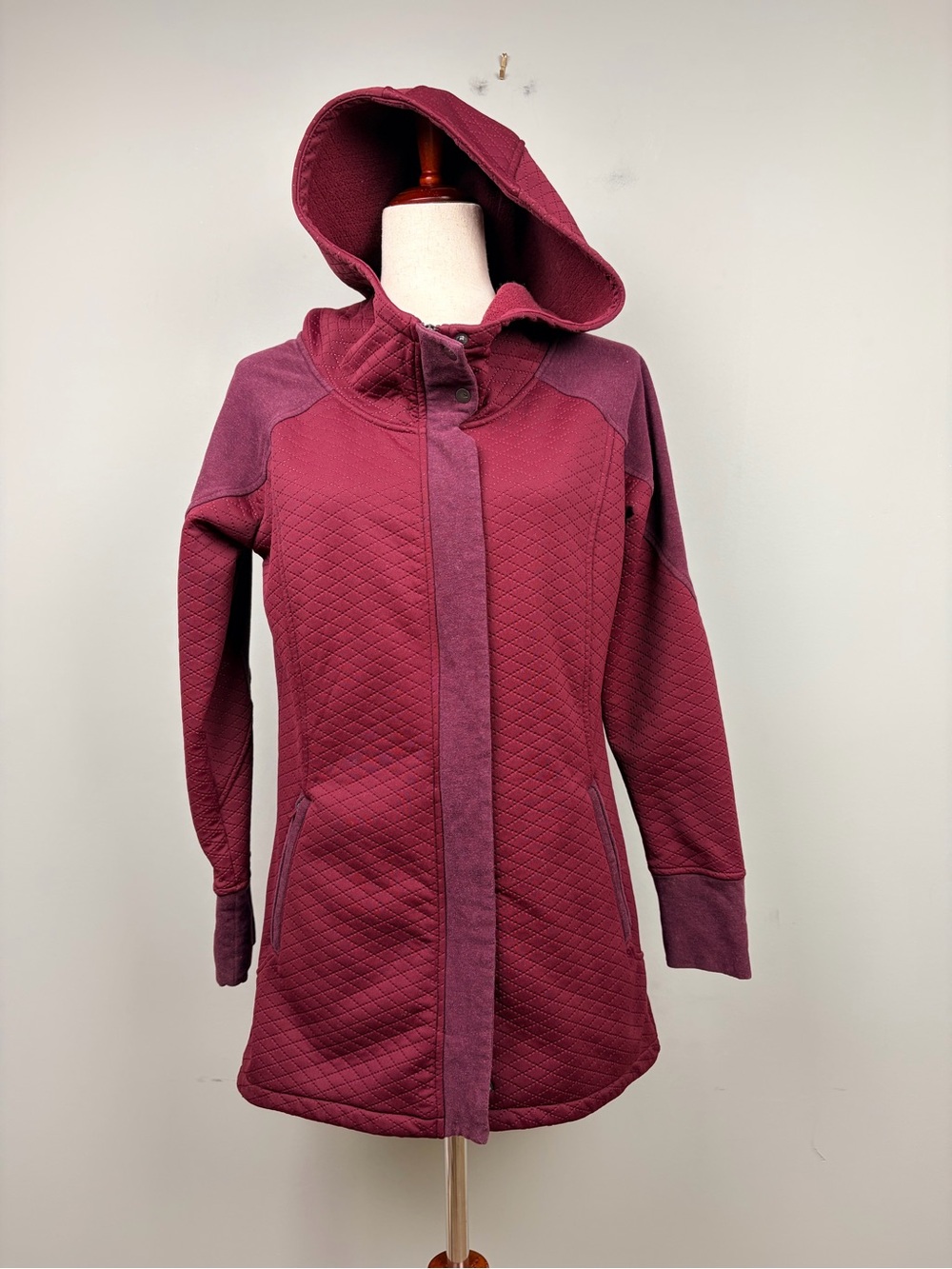 The North Face Recover Up Jacket Women’s M Garnet Quilted‎ Hooded Long Coat